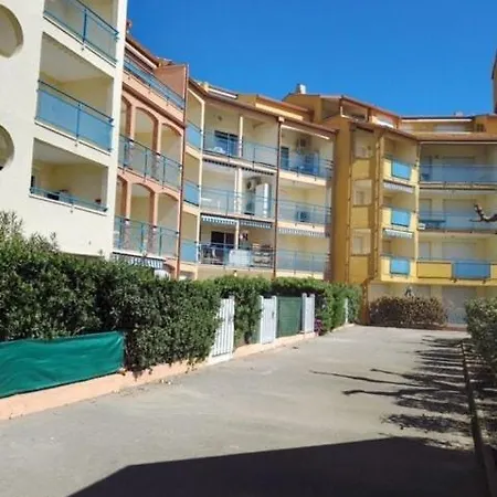 4 Personnes Avec Terrasse, Parking Et Piscine Collective - V0784 Appartamento *